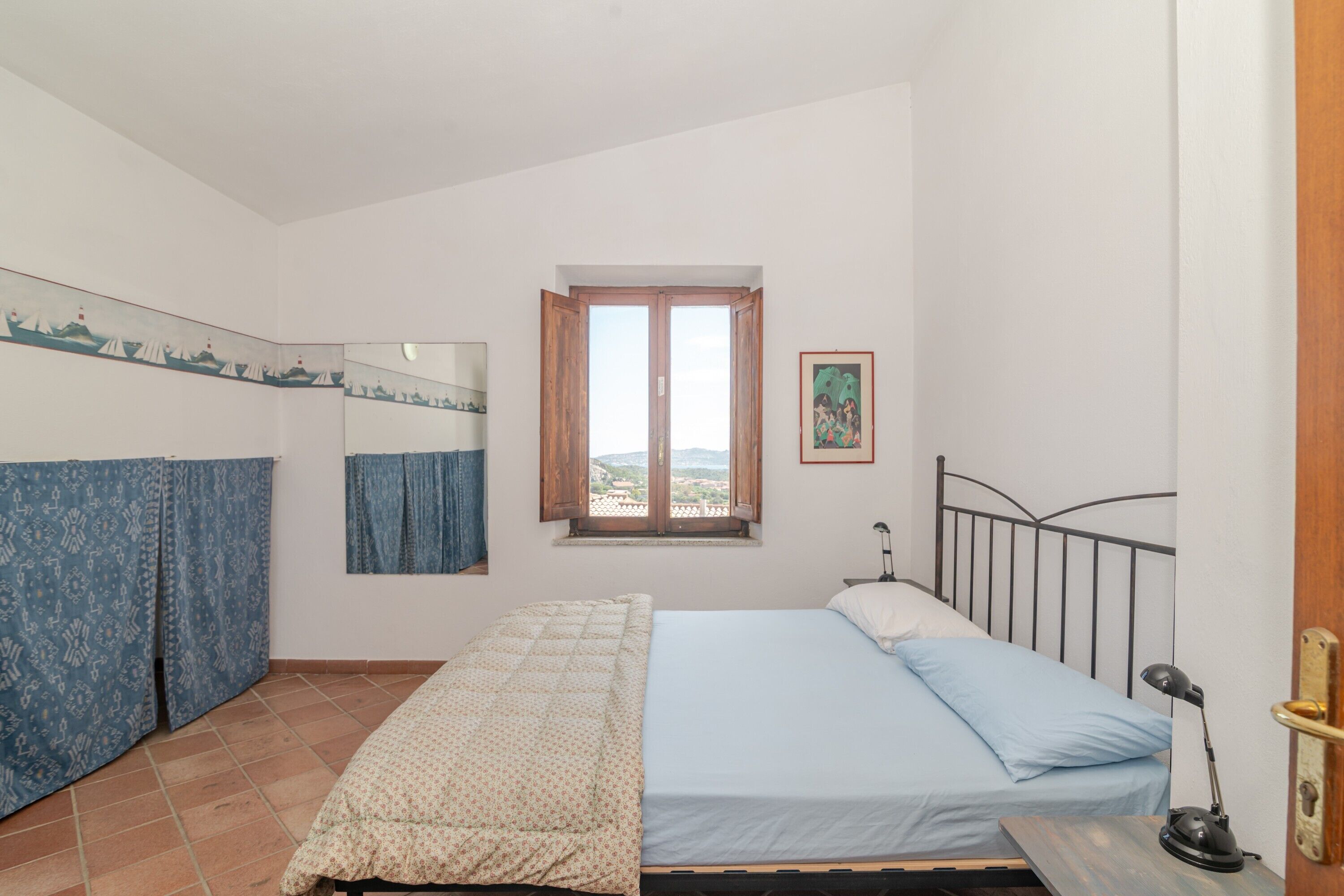 4 bedrooms, bed sheets