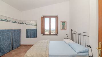 4 bedrooms, bed sheets