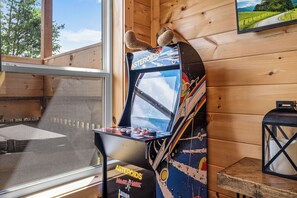 Games room - Great place for One or Two, Cozy, Hot Tub, Views (Pigeon Forge)