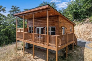 Exterior - Great place for One or Two, Cozy, Hot Tub, Views (Pigeon Forge)