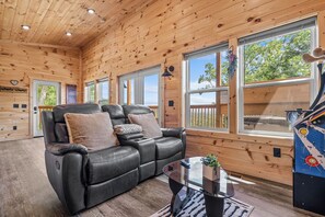 Smart TV - Great place for One or Two, Cozy, Hot Tub, Views (Pigeon Forge)