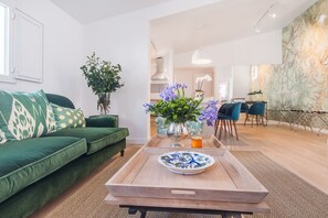 Living area - Charming Apartment with Terrace in Salamanca (Madrid)