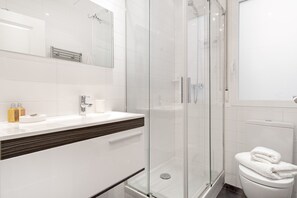 Towels - Stylish 2-Bed Apartment in Salamanca, Madrid (Madrid)
