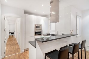 Dishwasher - Stylish 2-Bed Apartment in Salamanca, Madrid (Madrid)