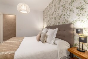2 habitaciones, tabla de planchar con plancha y ropa de cama 