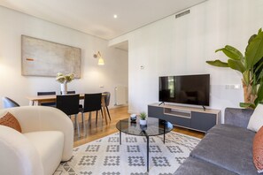 Unclassified image, 5 of 10, button - Stylish 2BR in Prime Madrid Location (alcala vi) (Madrid)