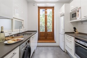 Dishwasher - Elegant 3BR Apartment in Central Alcalá (Madrid)