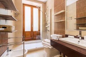 Towels - Elegant 3BR Apartment in Central Alcalá (Madrid)