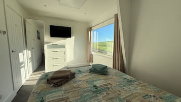 3 slaapkamers, een strijkplank/strijkijzer, gratis wifi, beddengoed