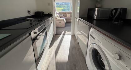 Peaceful 3 bedroom costal retreat in Ventnor. Fully equipped kitchen. Sleeps 6