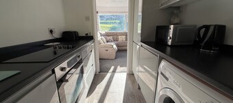 Peaceful 3 bedroom costal retreat in Ventnor. Fully equipped kitchen. Sleeps 6