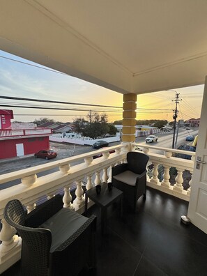 Luokittelematon kuva, 3 kautta 8, painike