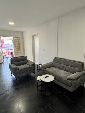 Luokittelematon kuva, 2 kautta 8, painike