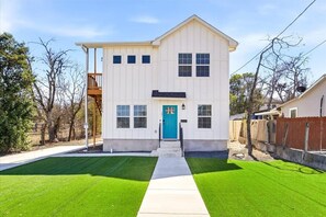 Exterior - New Build Vacation Rental 2BR Suite for 6 Unit 201 (San Antonio)