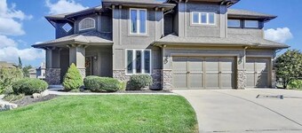 Luxury 5-bedroom, screened porch, deck, patio, fenced yard, waterfront.  FIFA !