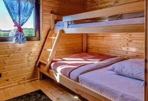 可攜式嬰兒床、免費 Wi-Fi、床單