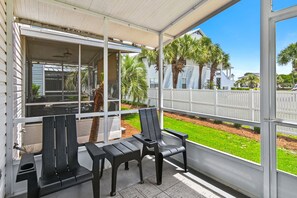 Terrace/patio - 🌴Walk to Beach + Community Pool | Summer Lake 23🌴 (Miramar Beach)