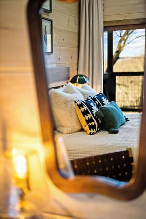 Desk, iron/ironing board, travel cot, free WiFi - Birdie Ridge Cabin with Beautiful Mountain Views in Gatlinburg (Gatlinburg)