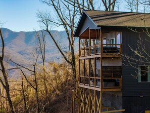 Exterior - Birdie Ridge Cabin with Beautiful Mountain Views in Gatlinburg (Gatlinburg)
