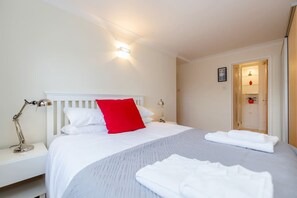 2 chambres, fer et planche à repasser, lit parapluie, Wi-Fi gratuit