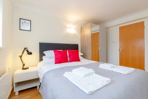 2 bedrooms, iron/ironing board, travel cot, free WiFi - Bright 2bed flat in Holland Park-Notting Hill (London)