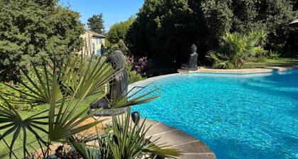 Mas Provençal à flanc de colline