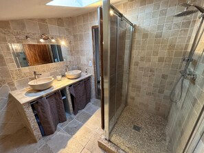 A modern bathroom with a glass-enclosed shower, a double sink vanity, and a large mirror. - Mas Provençal à flanc de colline (Bollène)
