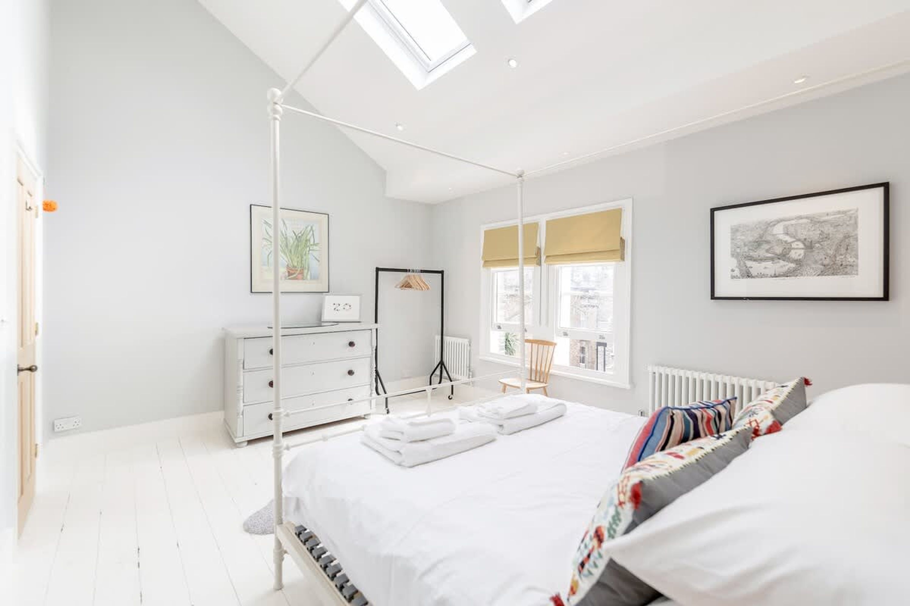 3 bedrooms, desk, iron/ironing board, free WiFi