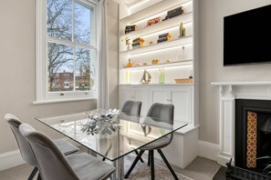 Dining - Great Central Location - 2bed Chelsea Earls Court (London)