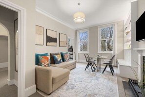 TV - Great Central Location - 2bed Chelsea Earls Court (London)