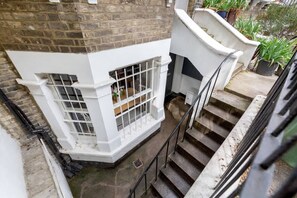 Exterior detail - Spacious 1bed flat close to the river and metro (Greater London)