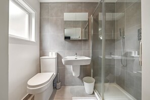Hair dryer, towels - Fabulous all-new 2bed-2bath - Vauxhall near river (Greater London)