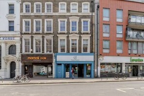 Exterior - Unbeatable location in Camden-spacious studio flat (Greater London)