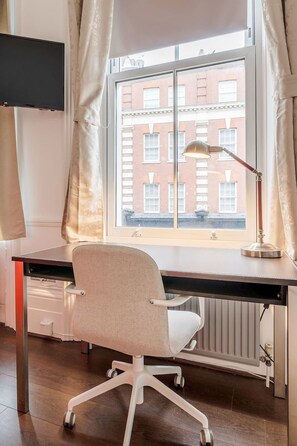 Interior - Unbeatable location in Camden-spacious studio flat (Greater London)