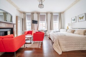 1 bedroom, desk, iron/ironing board, free WiFi - Unbeatable location in Camden-spacious studio flat (Greater London)