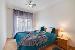 2 slaapkamers, een strijkplank/strijkijzer, wifi, beddengoed