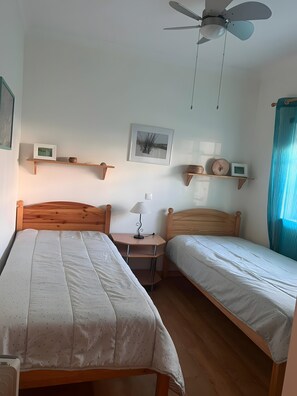 2 chambres, fer et planche à repasser, Wi-Fi, draps fournis