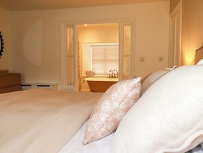 5 camere, con stile personalizzato, con arredamento individuale