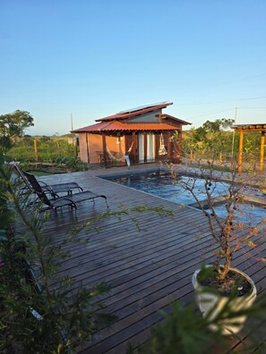 A heated pool - Romantic Chalet with Private Spa and Swimming Pool (Guarapari)