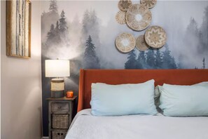 3 slaapkamers, een bureau, een strijkplank/strijkijzer, reisbedje