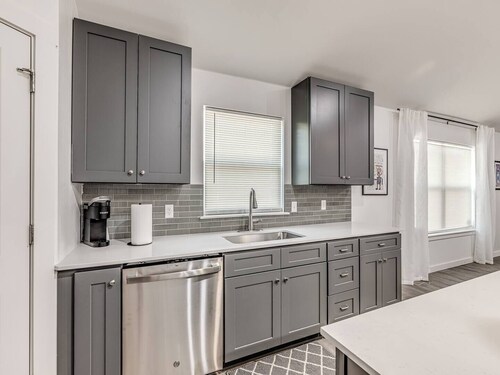Spacious 3-bedroom Entire House in awesome Oklahoma City with AC
