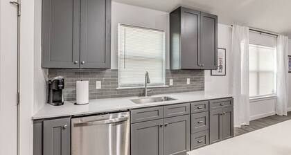 Spacious 3-bedroom Entire House in awesome Oklahoma City with AC