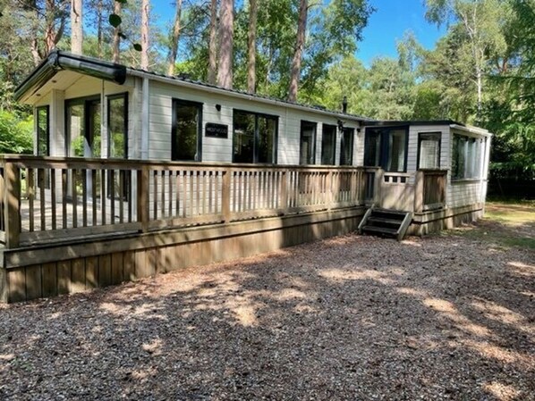 Exterior - Living The Dream (Holt)