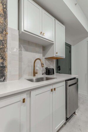 Unclassified image, 5 of 19, button - Park Hotel Studio Suite 403 (Chattanooga)