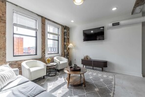 Unclassified image, 2 of 32, button - Park Hotel 2BR Suite 406 (Chattanooga)