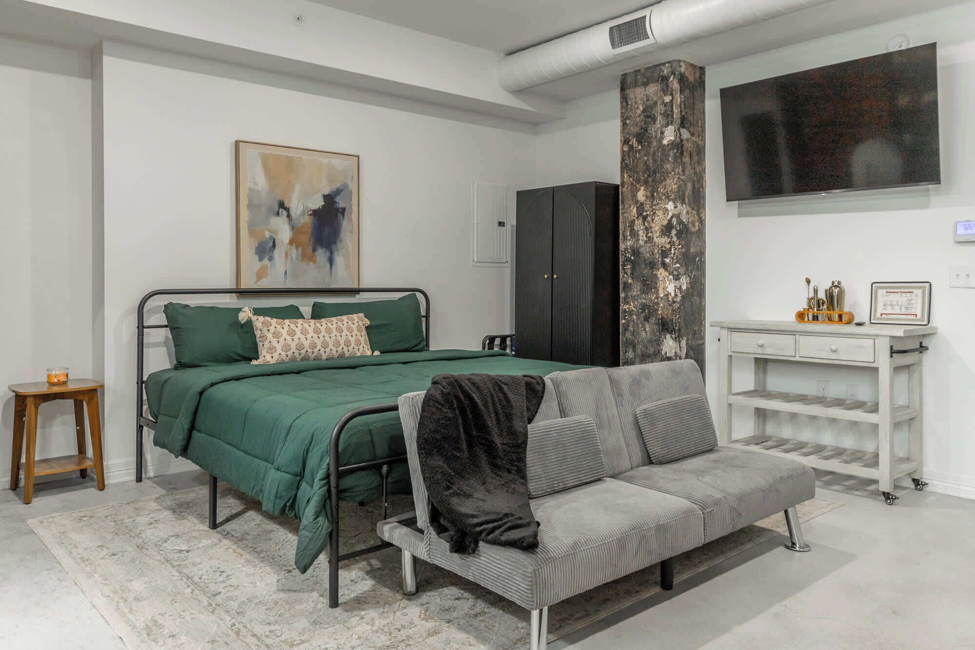 Tabla de planchar con plancha, wifi y ropa de cama 