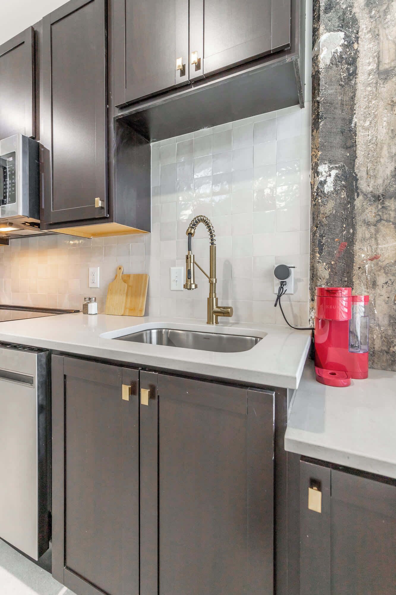 Refrigerador, microondas, horno y parrilla de estufa 