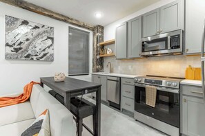 Unclassified image, 5 of 28, button - Park Hotel 1BR Suite 410 (Chattanooga)