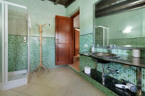 Bathroom - Villa Nuragica - Deluxe Apartment (Nuraxi Figus)