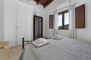 Room - Villa Nuragica - Deluxe Apartment (Nuraxi Figus)
